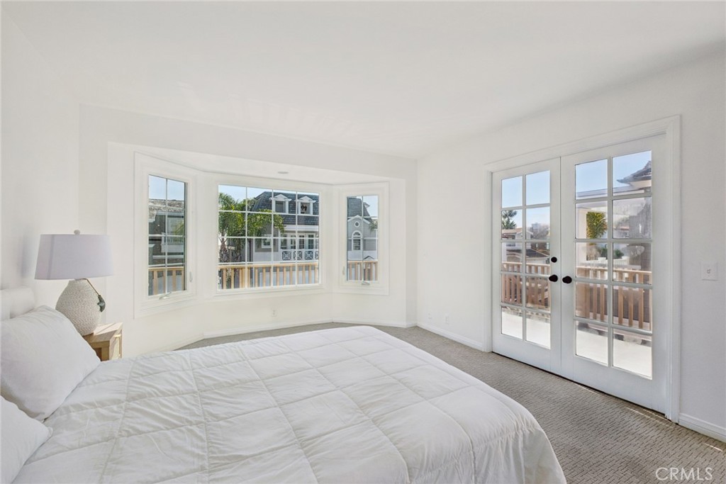 1214 E Balboa Boulevard