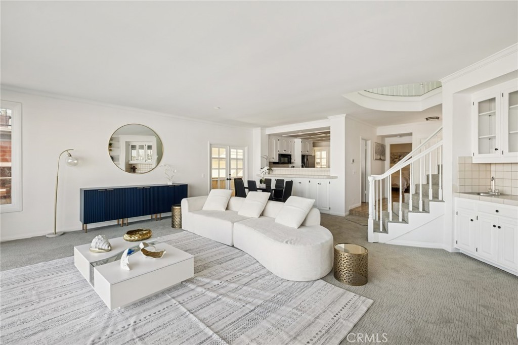 1214 E Balboa Boulevard