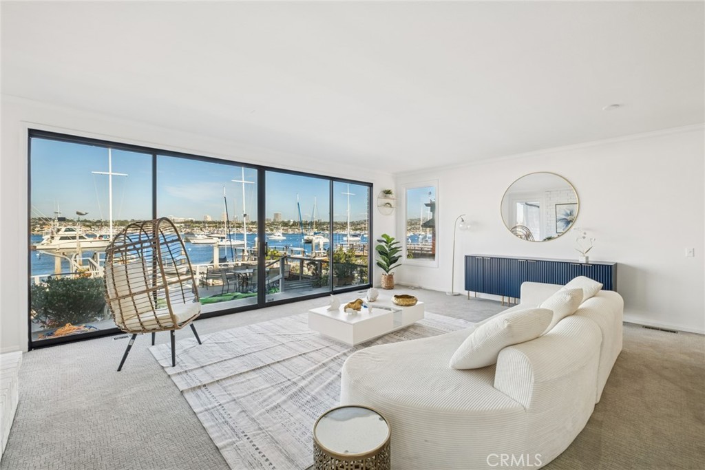 1214 E Balboa Boulevard