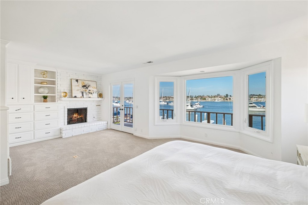1214 E Balboa Boulevard