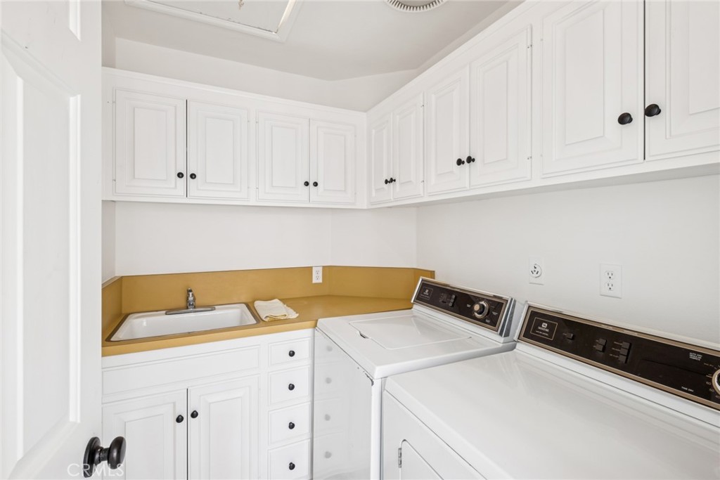 1214 E Balboa Boulevard