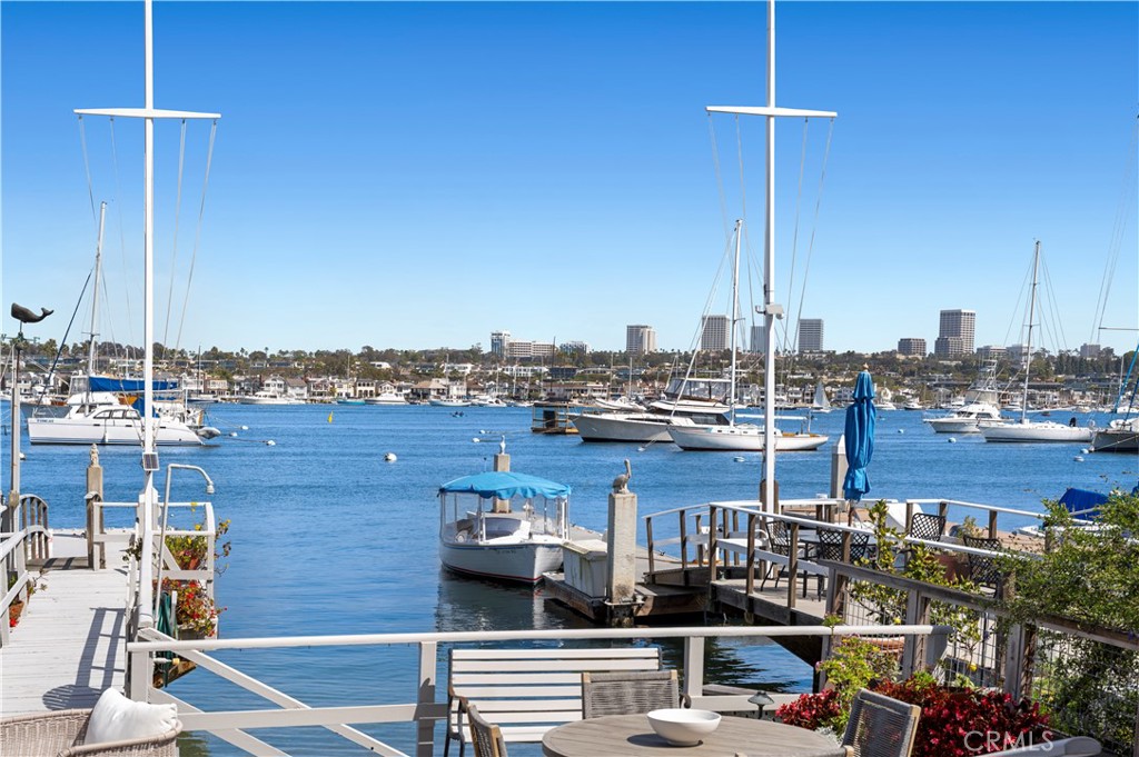 1214 E Balboa Boulevard