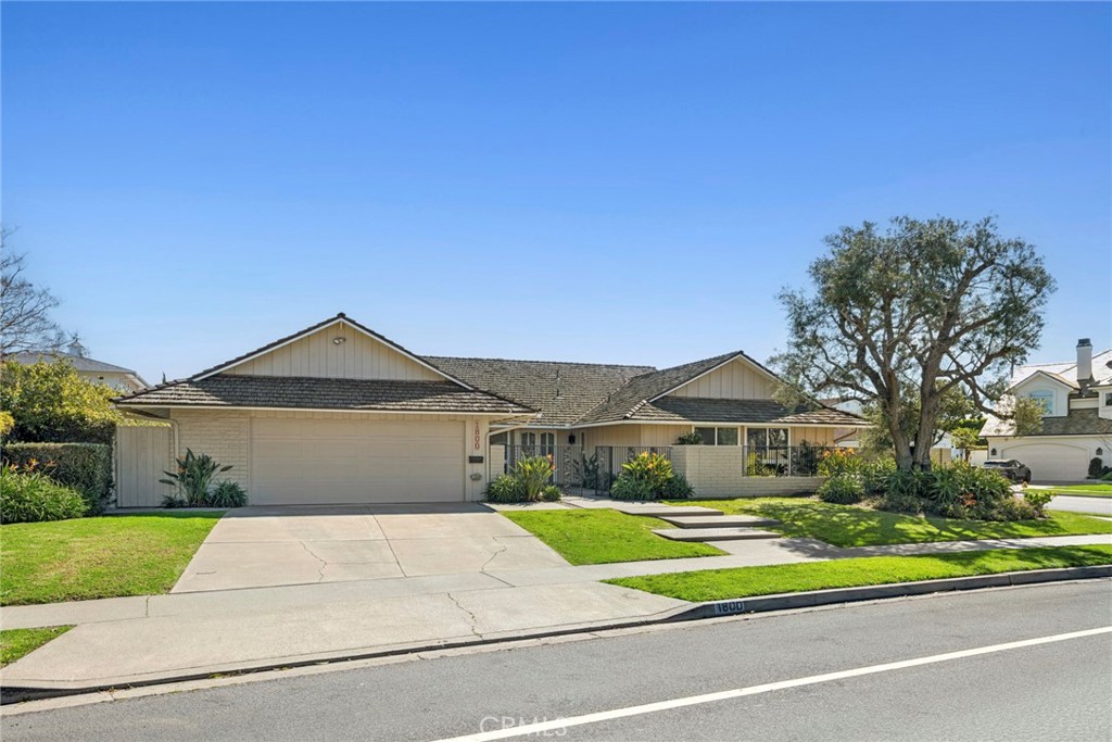 1800 Tradewinds Lane