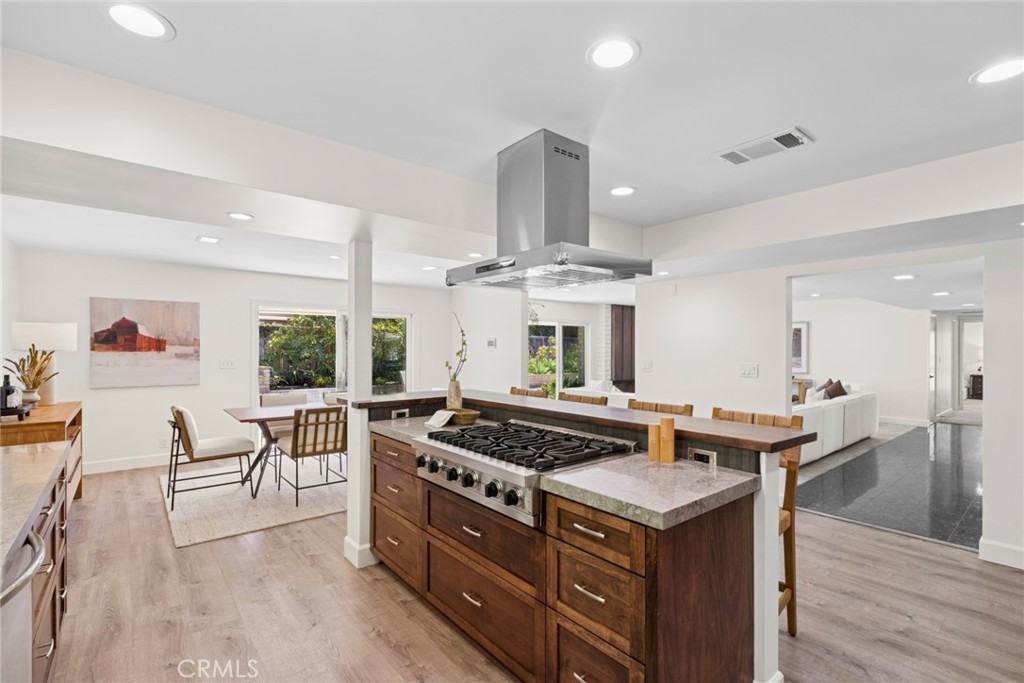 1800 Tradewinds Lane