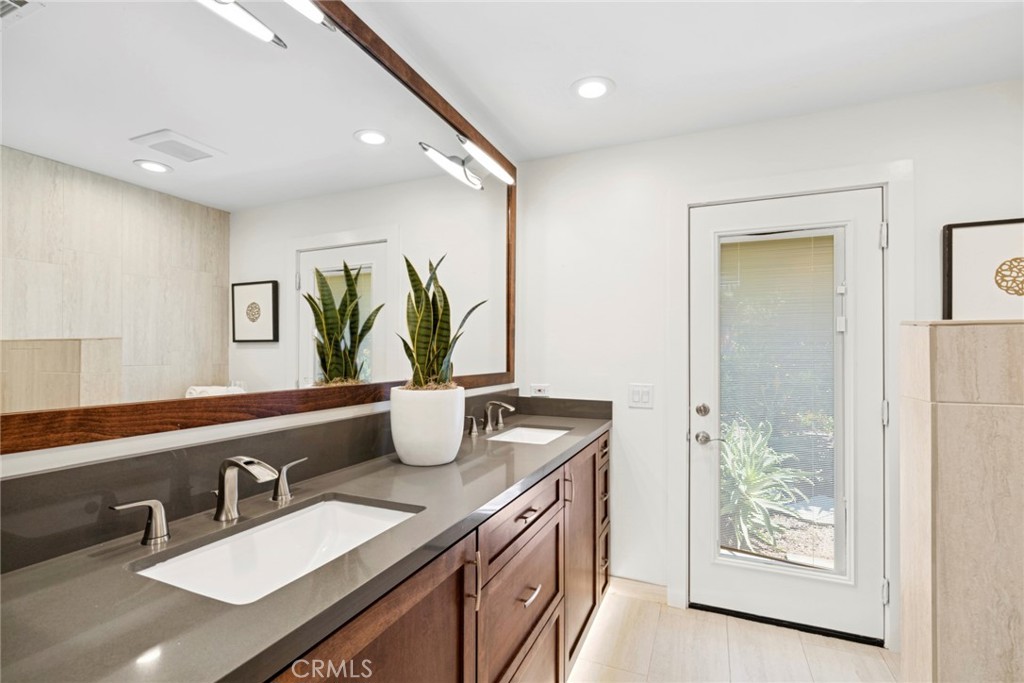 1800 Tradewinds Lane