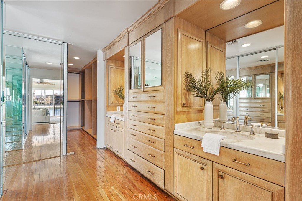 5585 E Corso Di Napoli