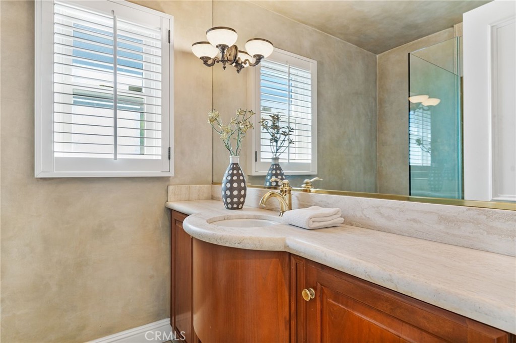 5585 E Corso Di Napoli