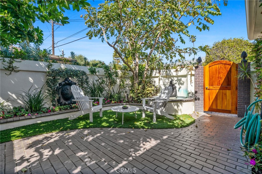 5585 E Corso Di Napoli