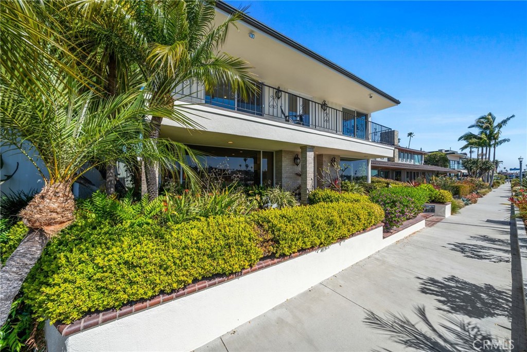 5585 E Corso Di Napoli