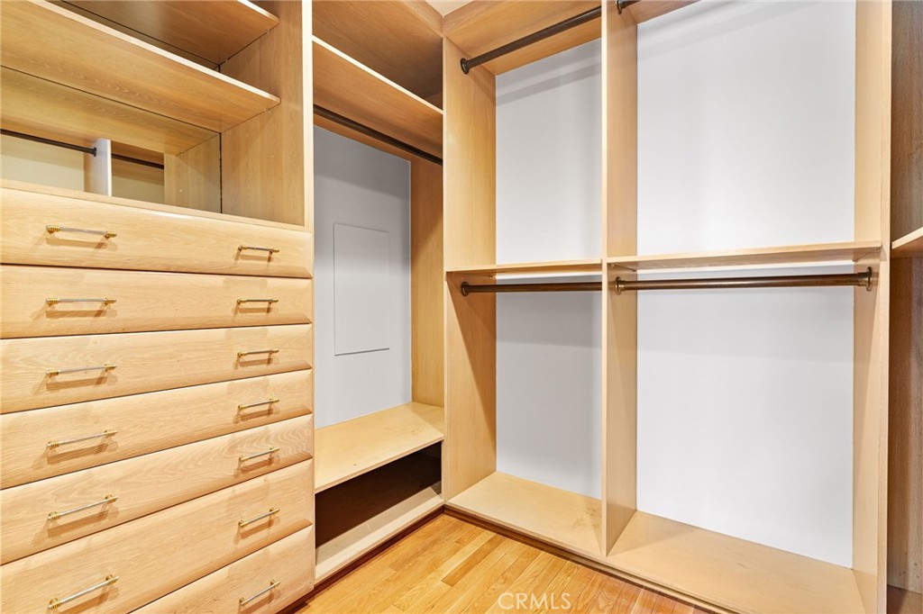 5585 E Corso Di Napoli