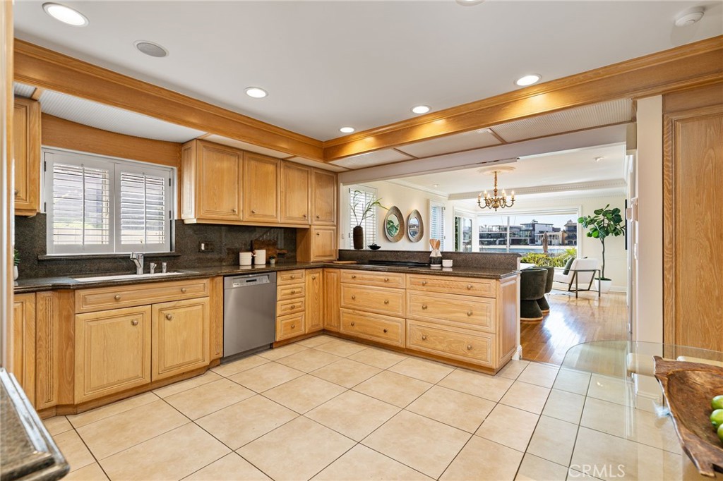 5585 E Corso Di Napoli