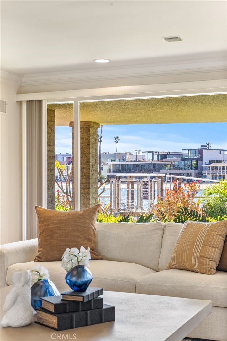 5585 E Corso Di Napoli