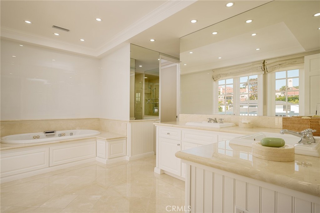 736 Harbor Island Drive