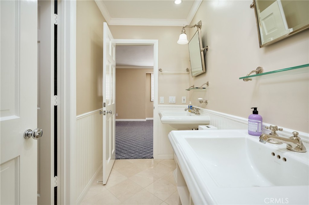 736 Harbor Island Drive