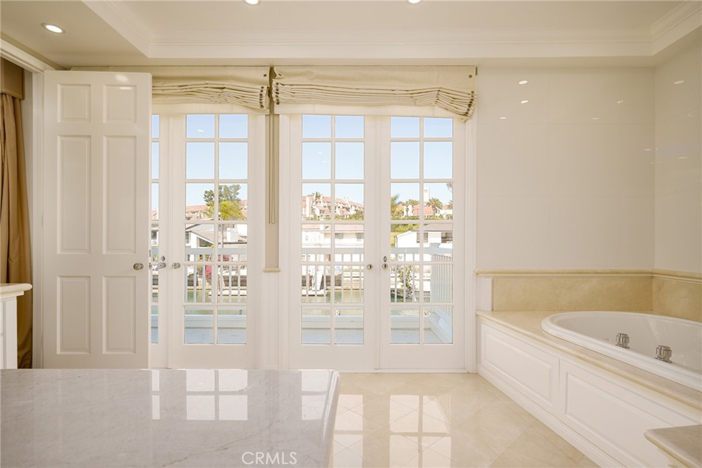 736 Harbor Island Drive