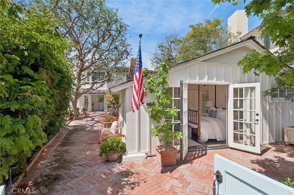 2571 Waverly Drive