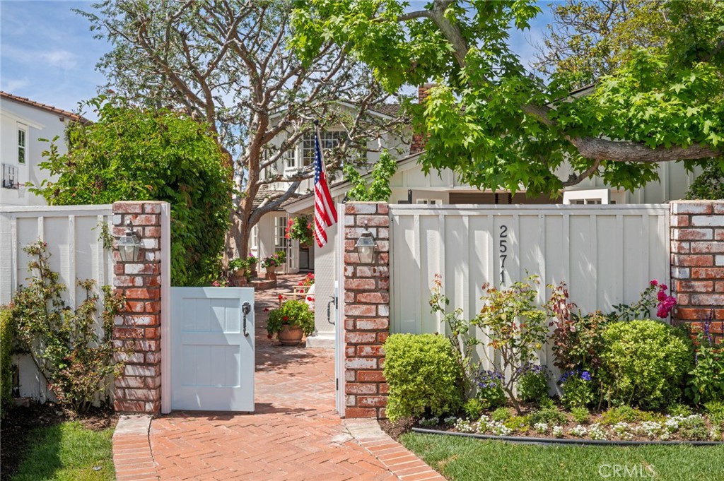 2571 Waverly Drive