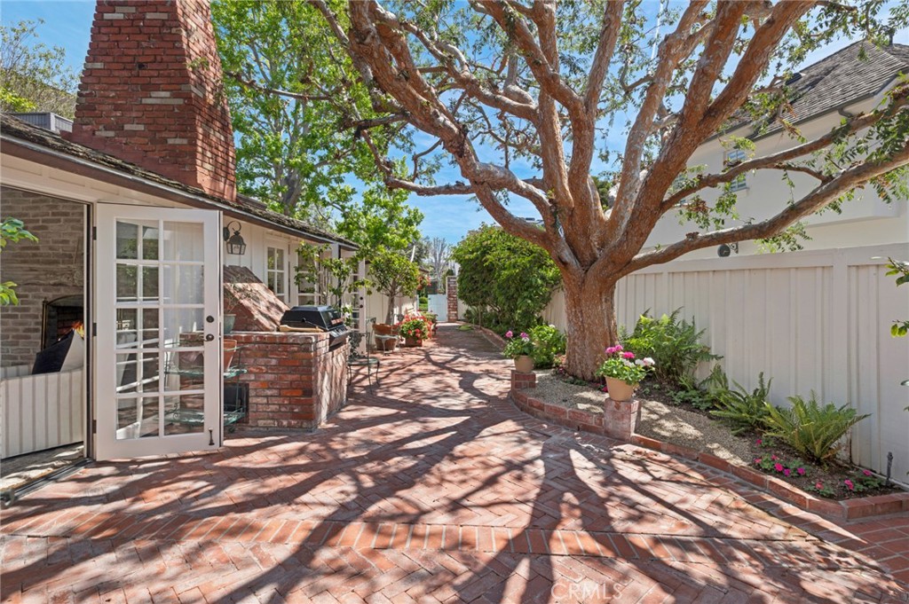 2571 Waverly Drive