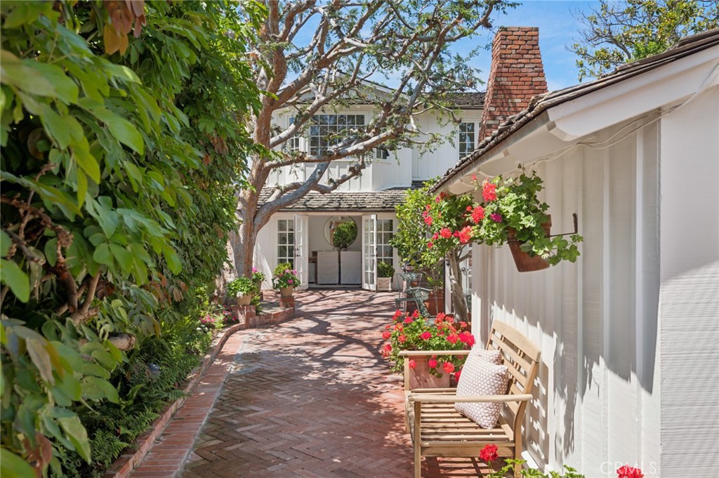 2571 Waverly Drive