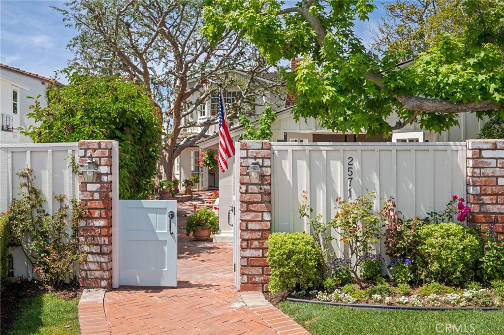 2571 Waverly Drive