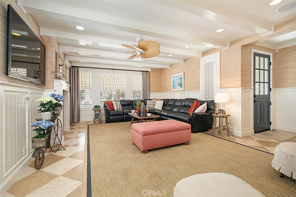 208 E Balboa Boulevard