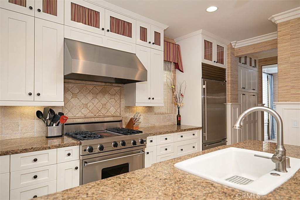 208 E Balboa Boulevard