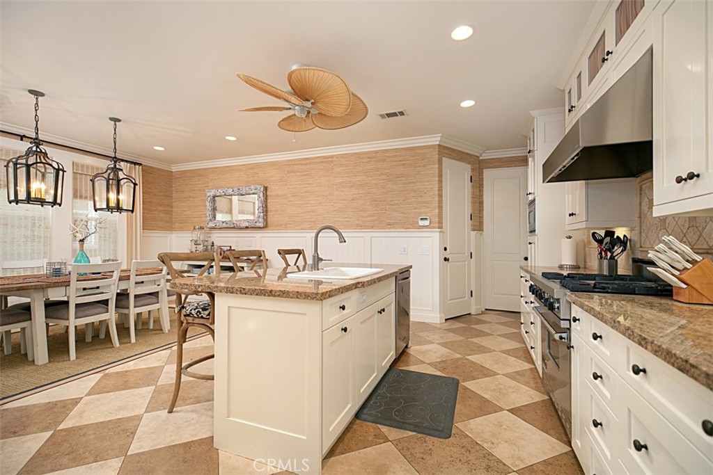 208 E Balboa Boulevard