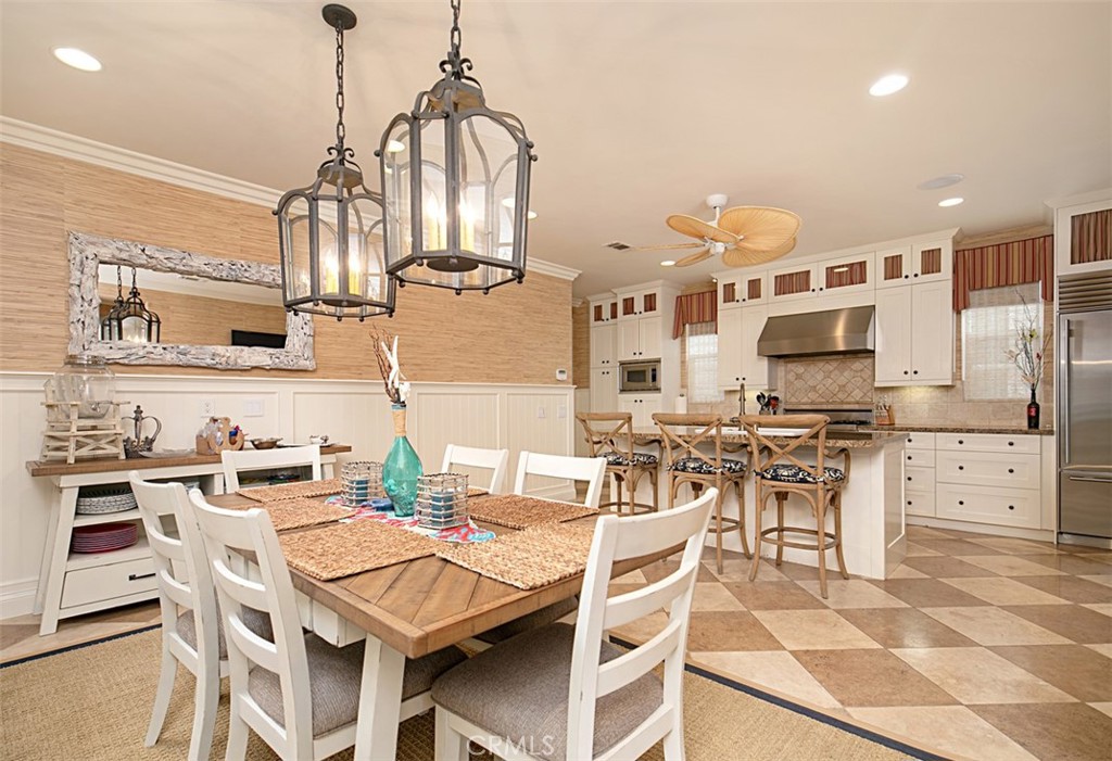 208 E Balboa Boulevard