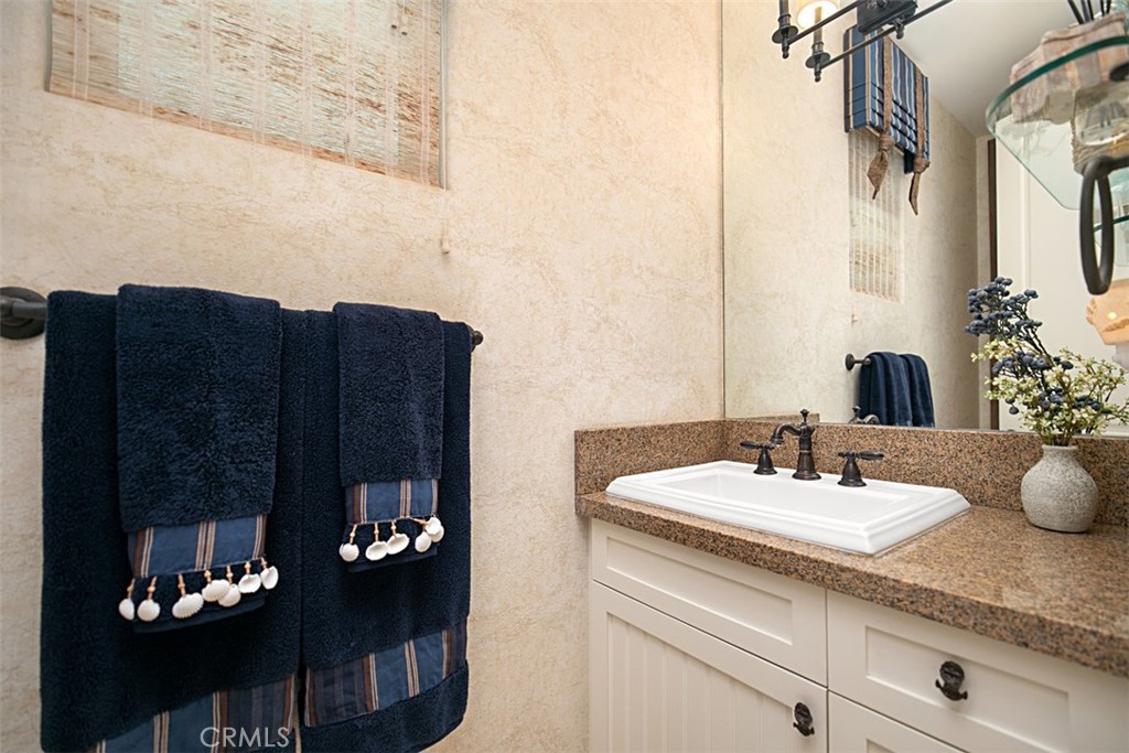 208 E Balboa Boulevard