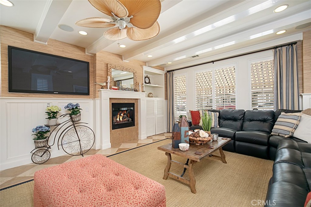 208 E Balboa Boulevard