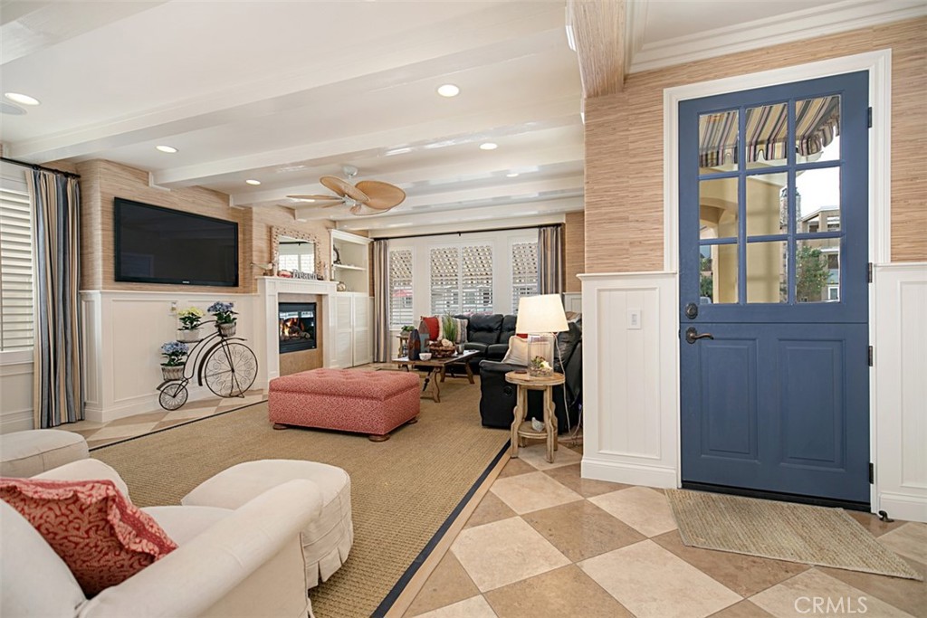 208 E Balboa Boulevard