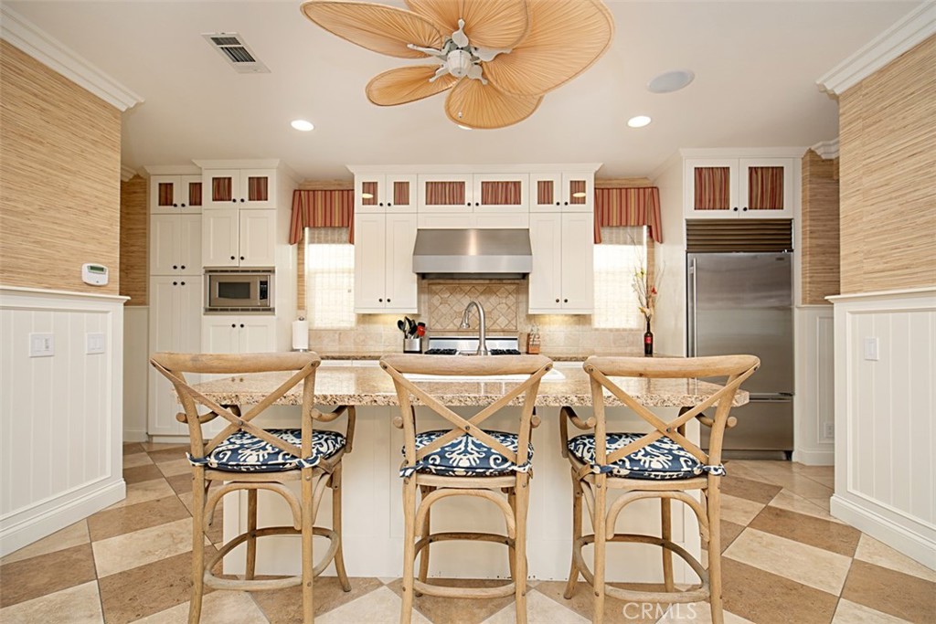 208 E Balboa Boulevard