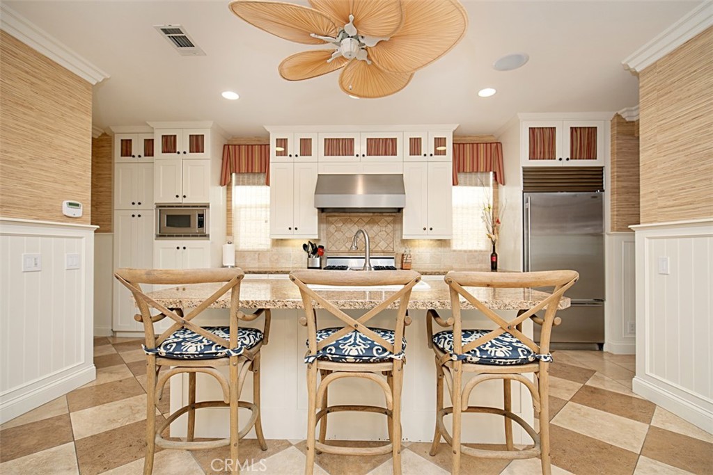 208 E Balboa Boulevard