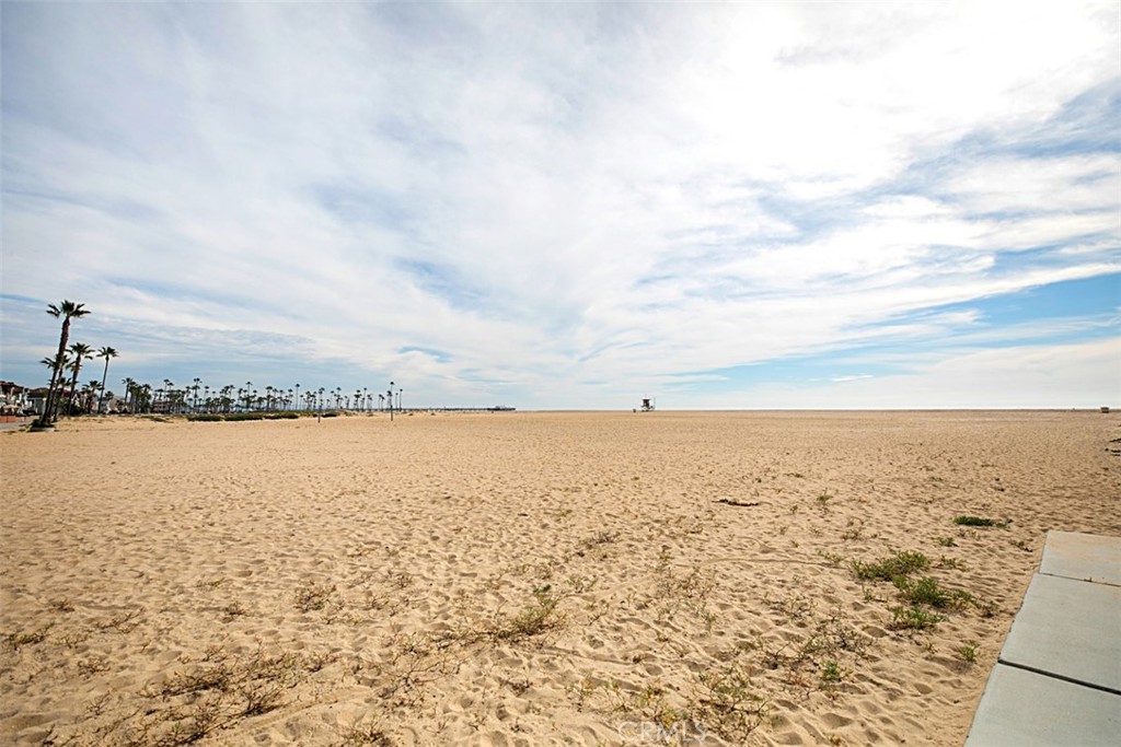 208 E Balboa Boulevard