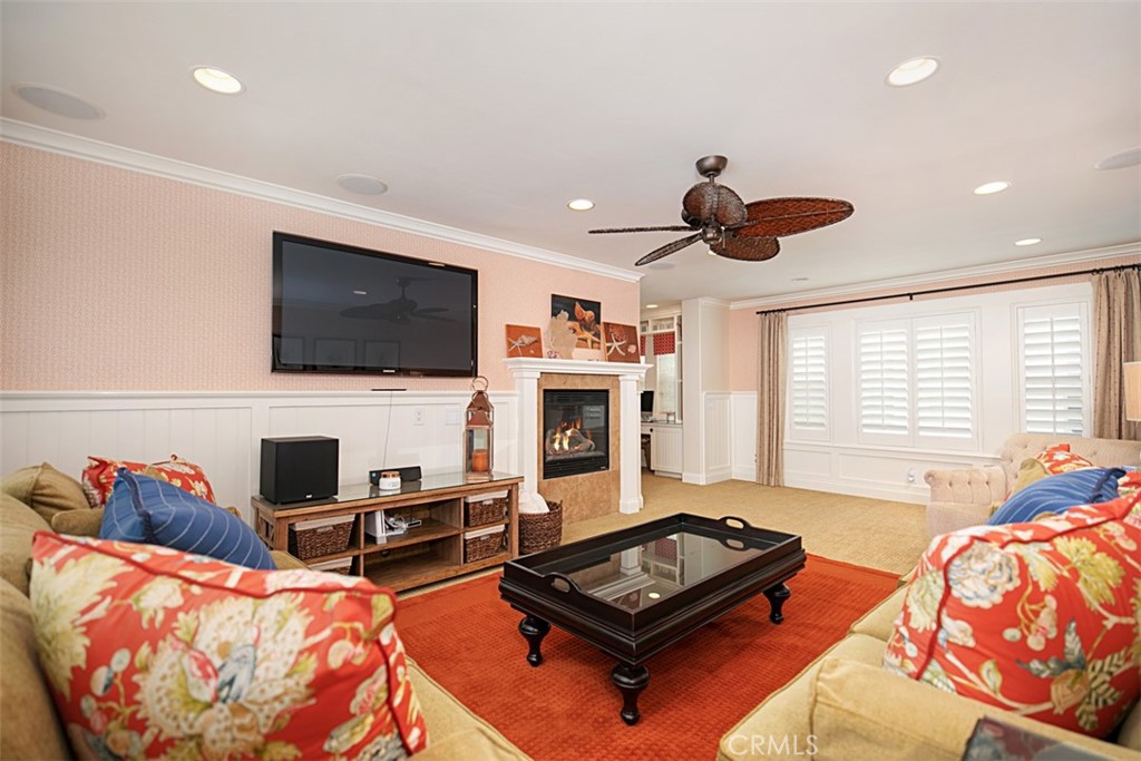 208 E Balboa Boulevard