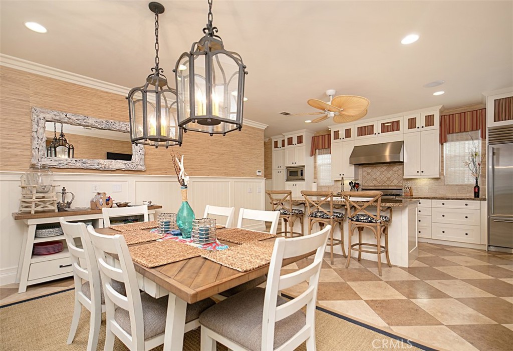 208 E Balboa Boulevard