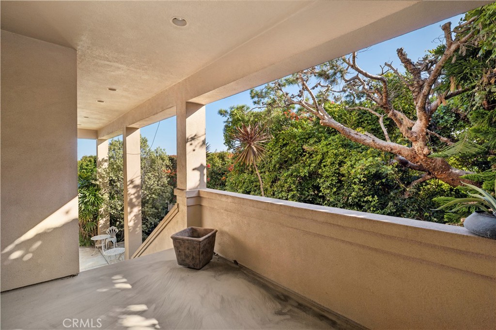 10 N. Stonington Road