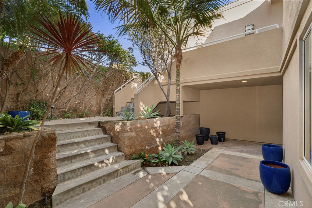 10 N. Stonington Road