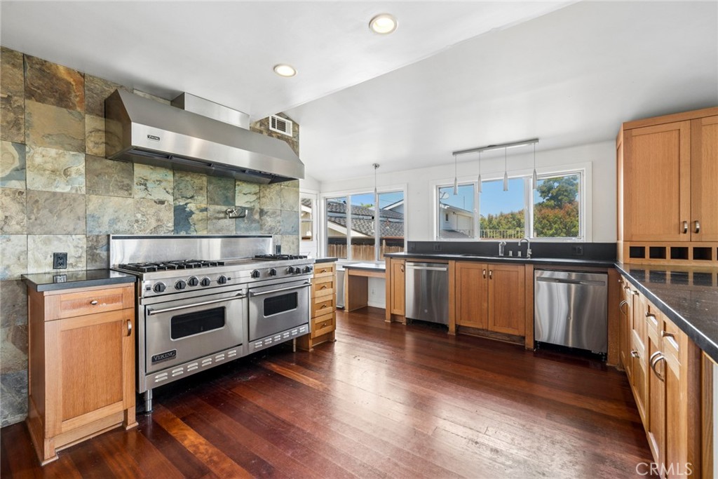 608 Saint James Place