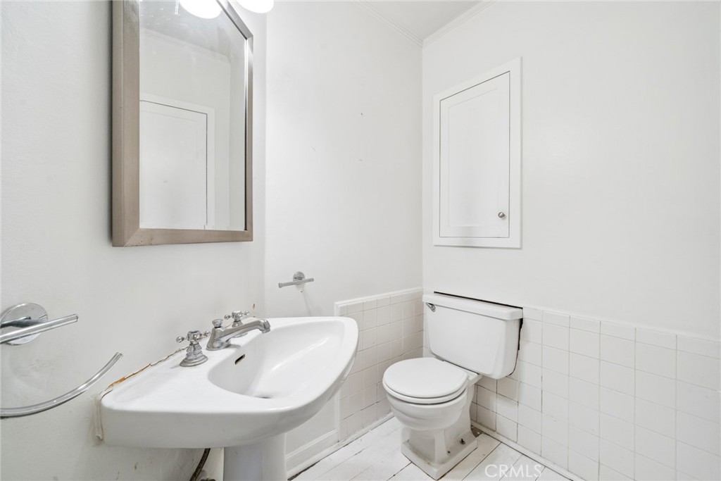 608 Saint James Place