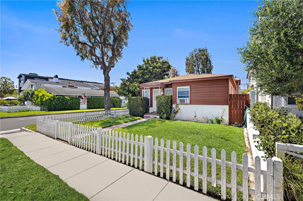501 Poinsettia Avenue