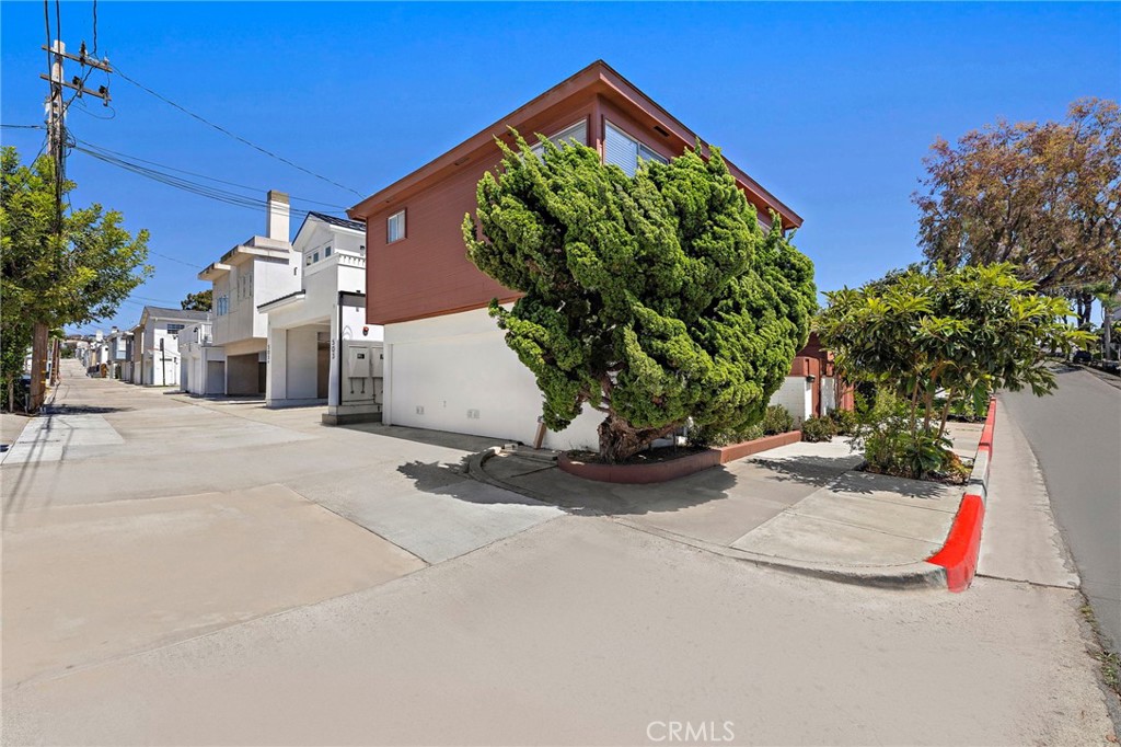 501 Poinsettia Avenue