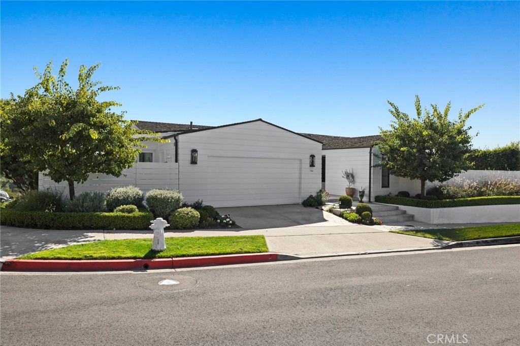 734 Cameo Highlands