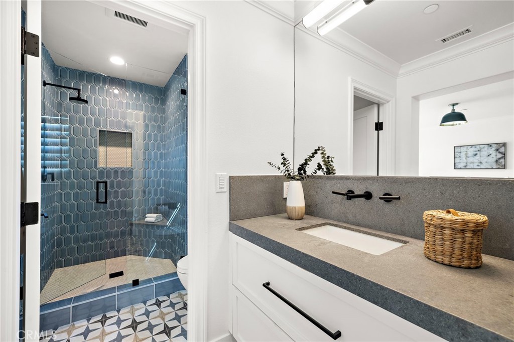 8 Brittlestar Road