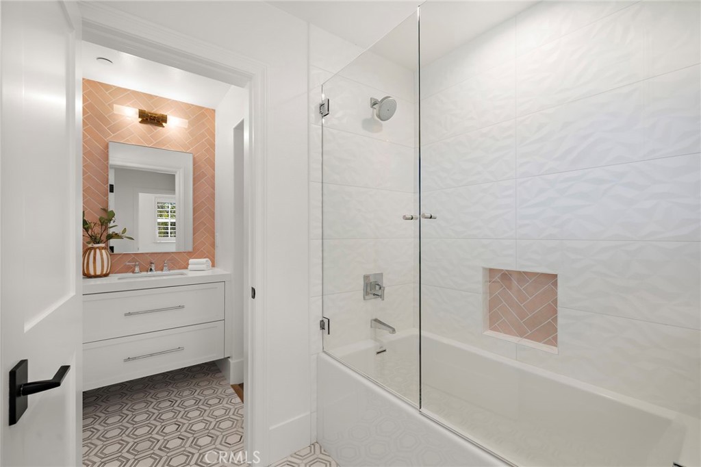 8 Brittlestar Road