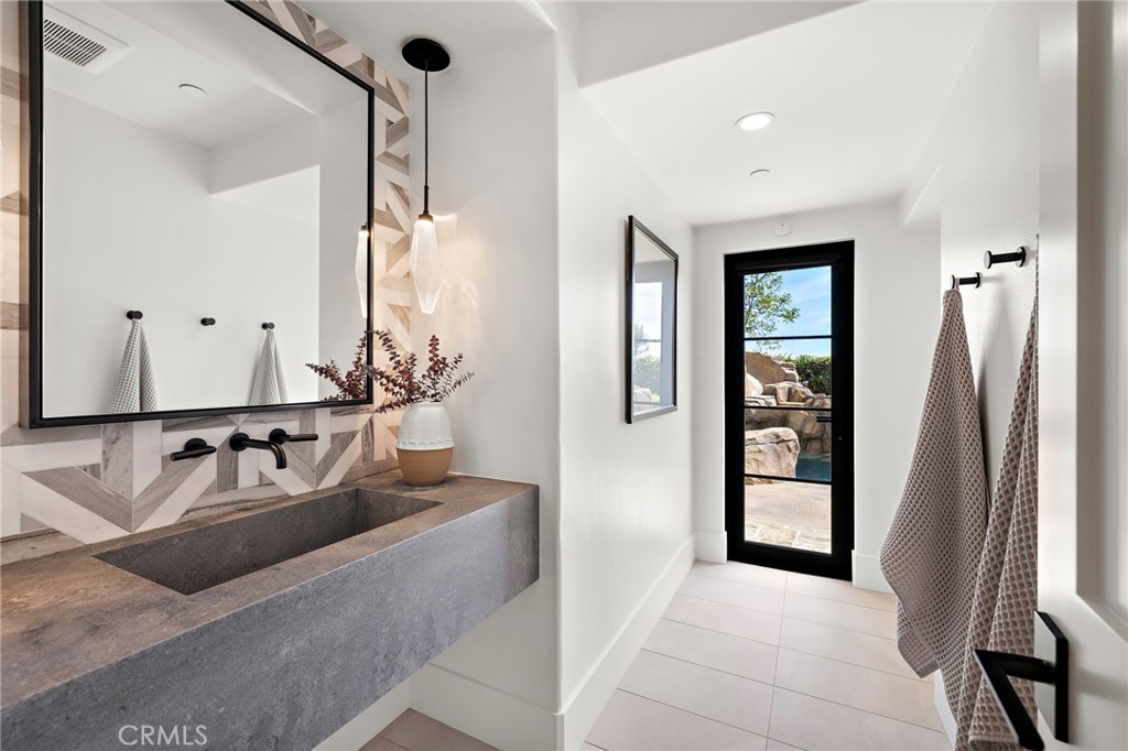 8 Brittlestar Road
