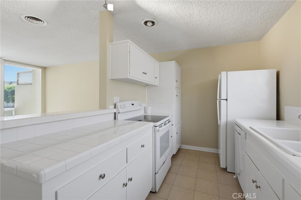 4300 Shorecrest