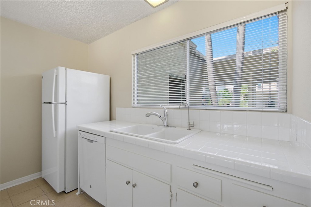 4300 Shorecrest