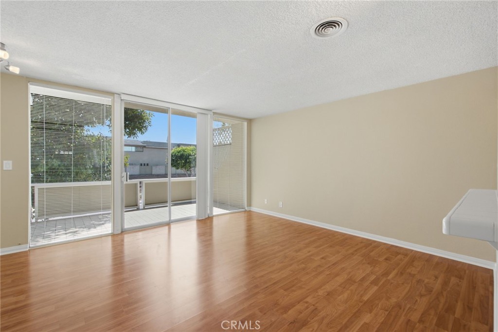 4300 Shorecrest