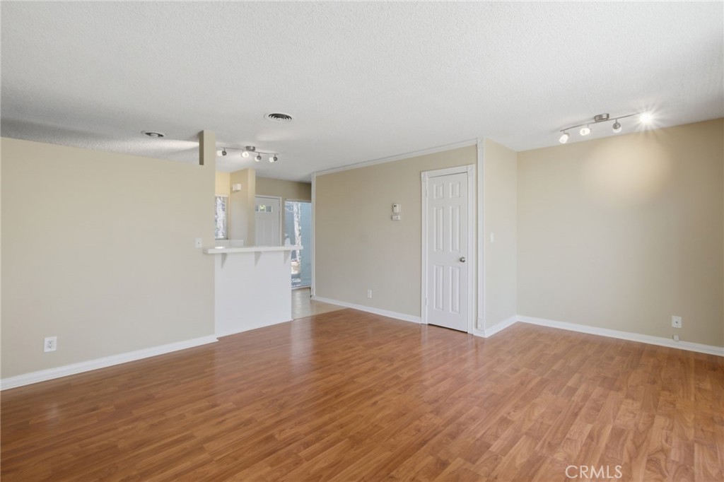 4300 Shorecrest
